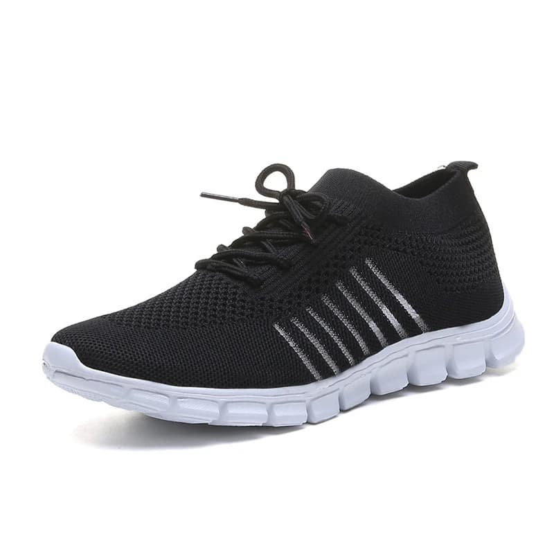 Ademende sneaker met veters en plateauzool - zwart