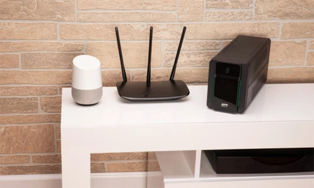 APC Back-UPS BX950MI met aangesloten apparatuur