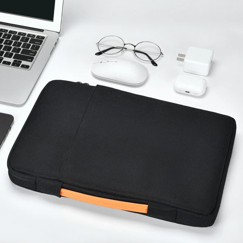 Laptop sleeve met fleecevoering in donker nachtzwart