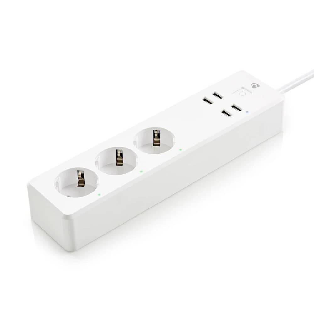 Close-up van de stopcontacten en USB-poorten van de Nedis slimme stekkerdoos